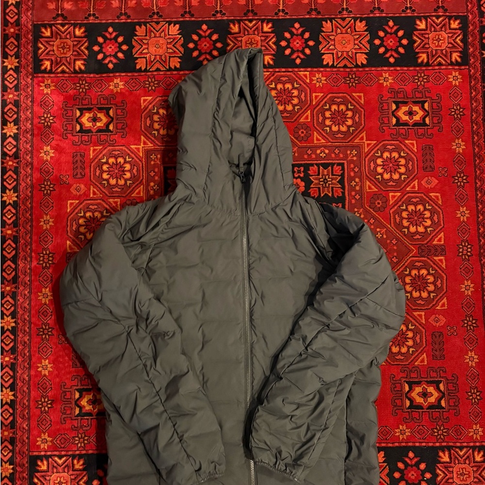 Uniqlo Men's Puffer Jacket in Black